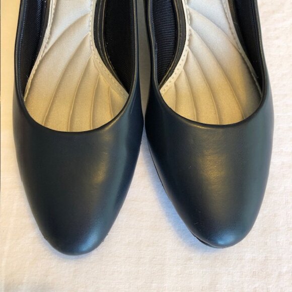 Navy Blue Pumps Easy Street 9.5M Career 2" Block Heel Style - Picture 2 of 10
